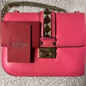 Valentino Garavani Vitello Small Glam Lock Rockstud Flap Fuxia Fluo
